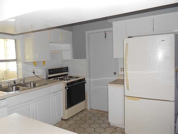 4th image of 9180 NW 25th Ct