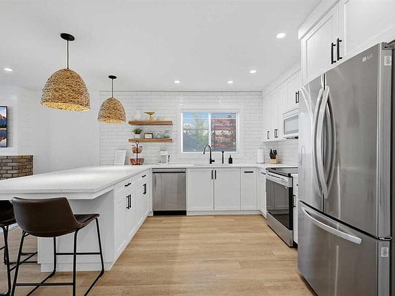 5th image of 4415 N Lakeshore Dr #2