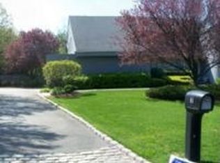 61 Villanova Ln, Dix Hills, NY 11746