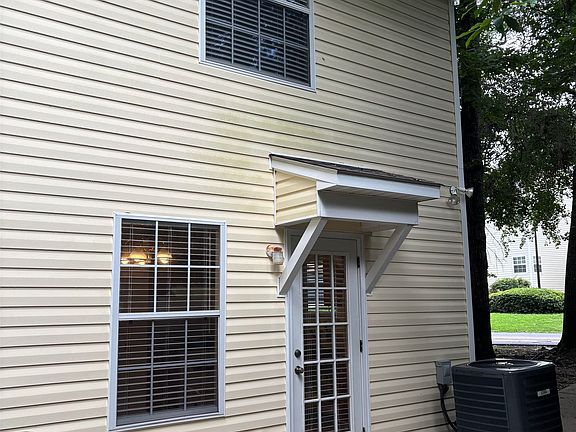 5th image of 3040 Camelliawood Cir E