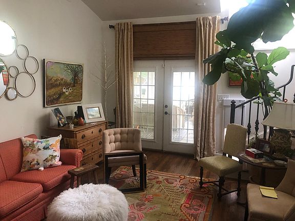 Conservatory leading to screen porch