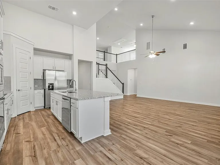 113 Shadow Oak Cv — Photo 11