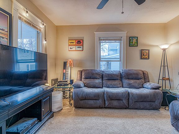 5th image of 1040 Newton St