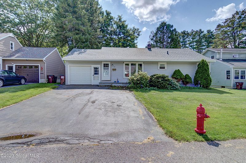 3rd image of 19 Lee Avenue