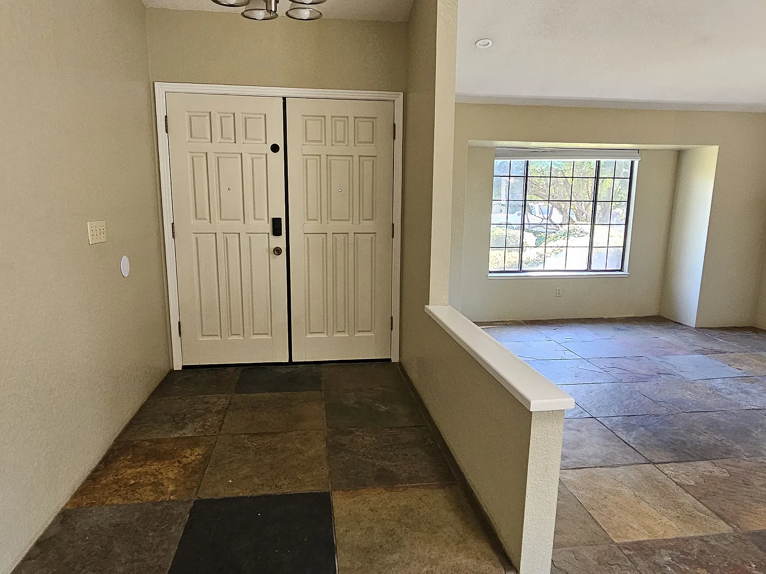 1705 Edgebrook Dr — Photo 2