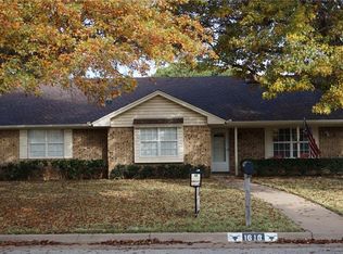 1616 S Rodgers Dr, Graham, TX 76450