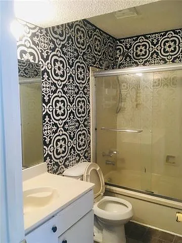 604 Rue St #D — Photo 8