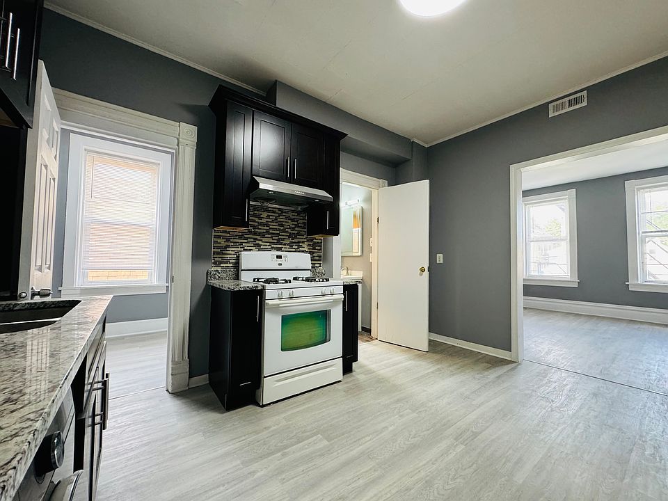 1st image of 3247 S May St APT 2R