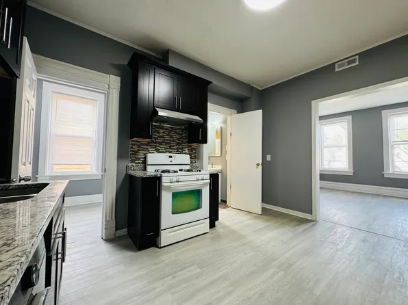 3247 S May St APT 2R, Chicago, IL 60608