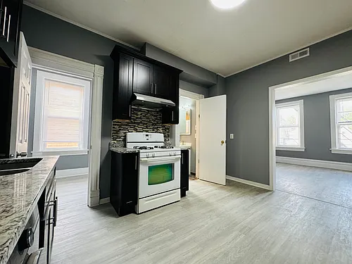 3247 S May St #2R Photo 1