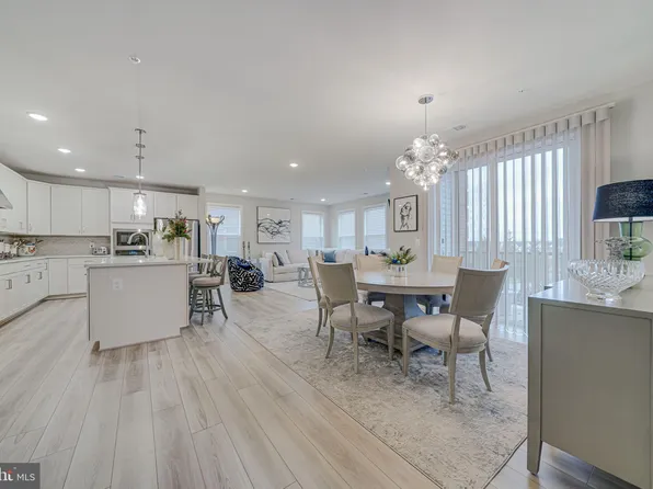 23669 Golden Embers Sq #201, Ashburn, VA 20148