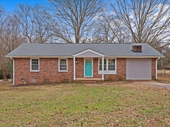 202 Springwood Dr, Gaffney, SC 29340