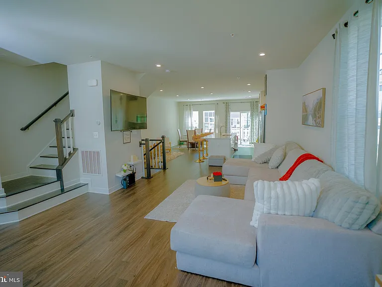8210 Goldstone Ct — Photo 6