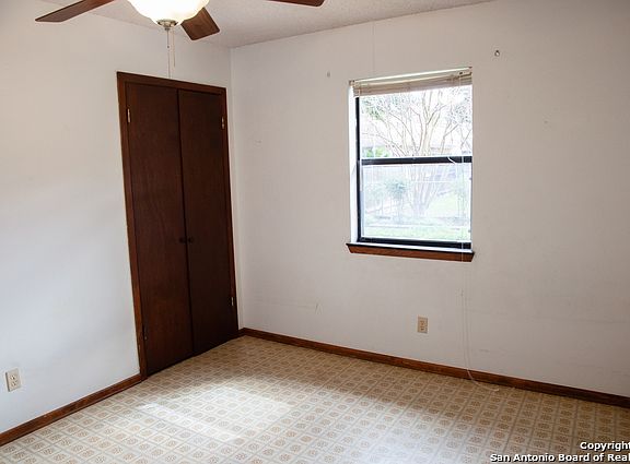 5th image of 927 Hideaway Cir