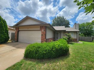 5332 S Stoneborough Ct, Wichita, KS 67217