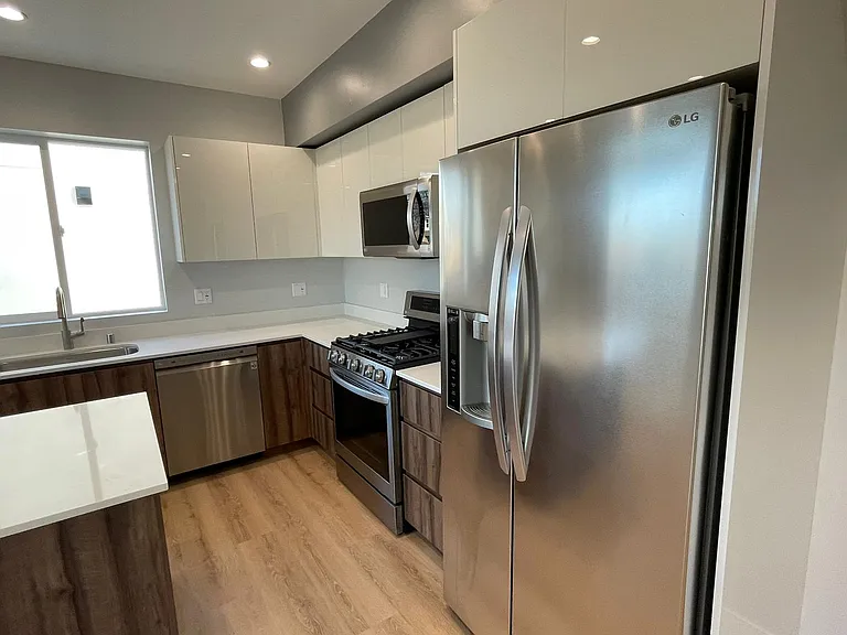6347 Farmdale Ave — Photo 15