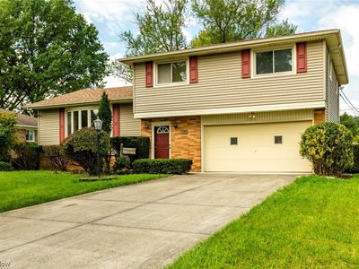 5656 Beacon Hill Dr, Seven Hills, OH, 44131