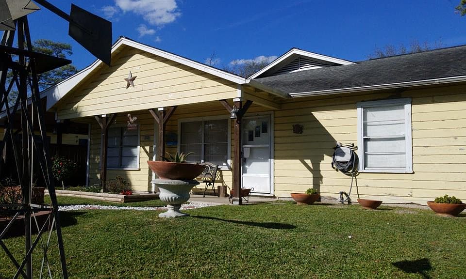 1st image of 713 Wellington St