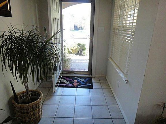 4th image of 2321 Bridgeton Ln