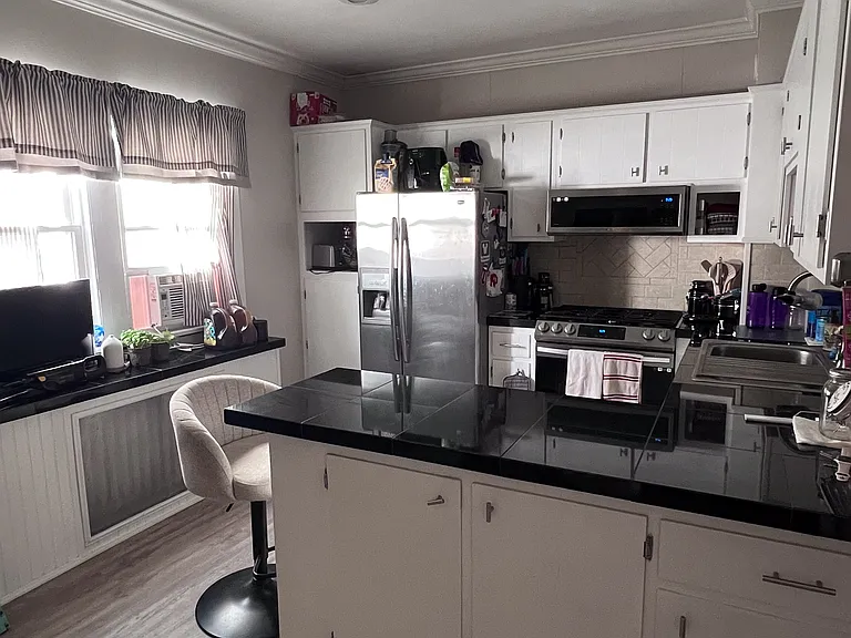 568 Linden Ave #1 — Photo 4