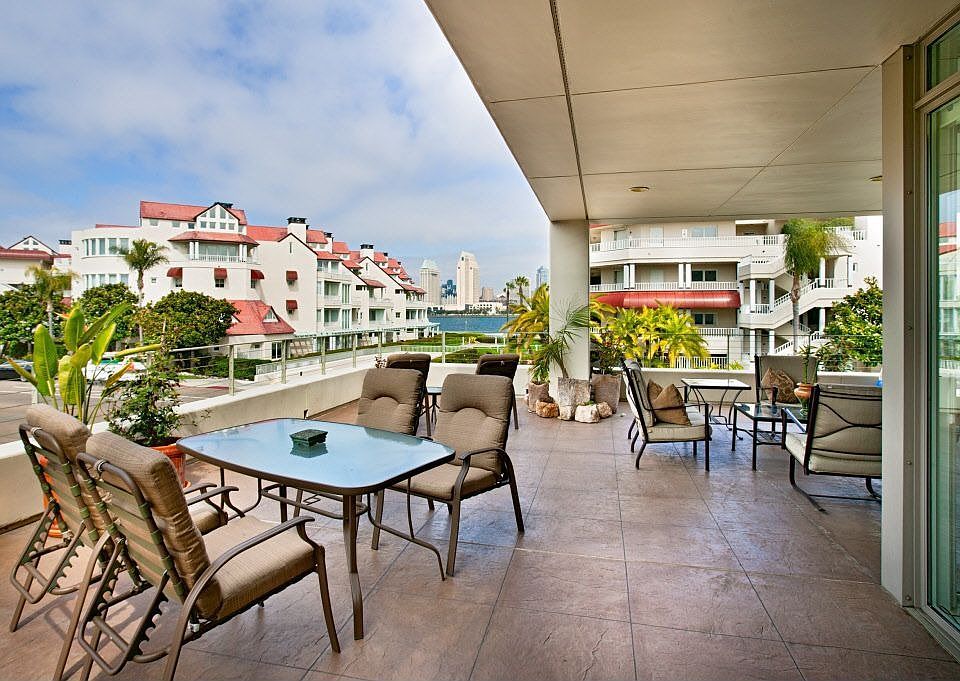 Enormous corner entertaining deck - perhaps the largest of any Coronado condo