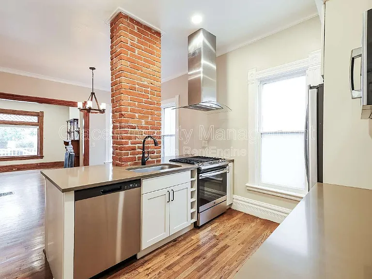 212 W Irvington Pl — Photo 7