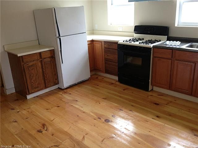 2nd image of 111 Hobart St
