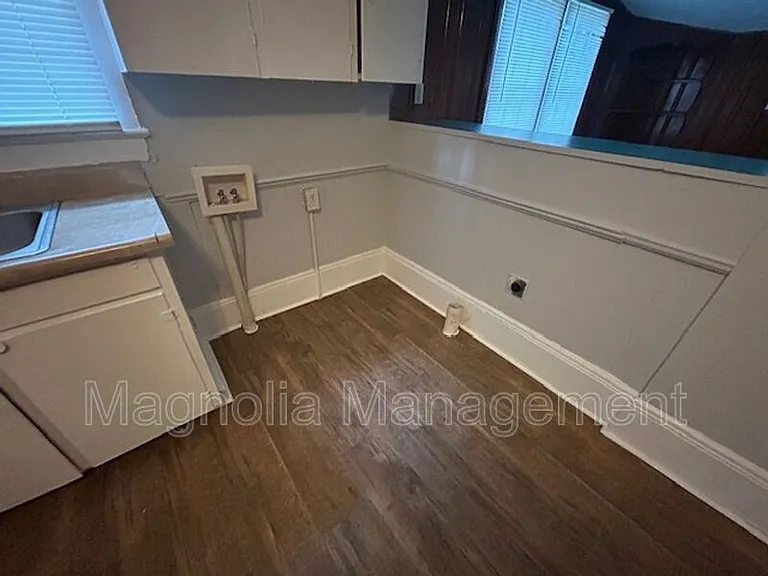 241 Davis St — Photo 6