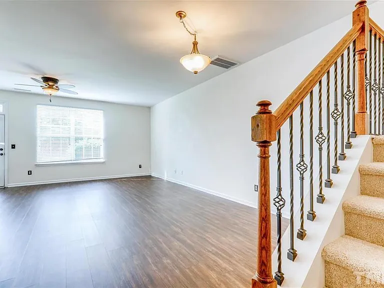 1003 Remington Oaks Cir — Photo 2