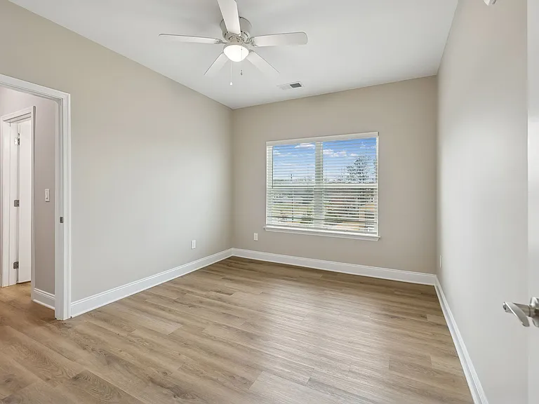 Zen Garden Apartments — Photo 112