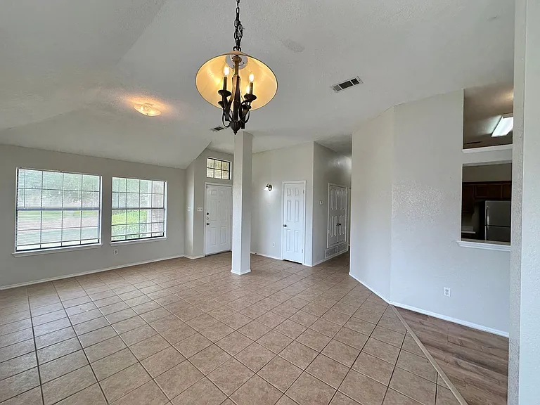 607 Hogan Dr — Photo 8