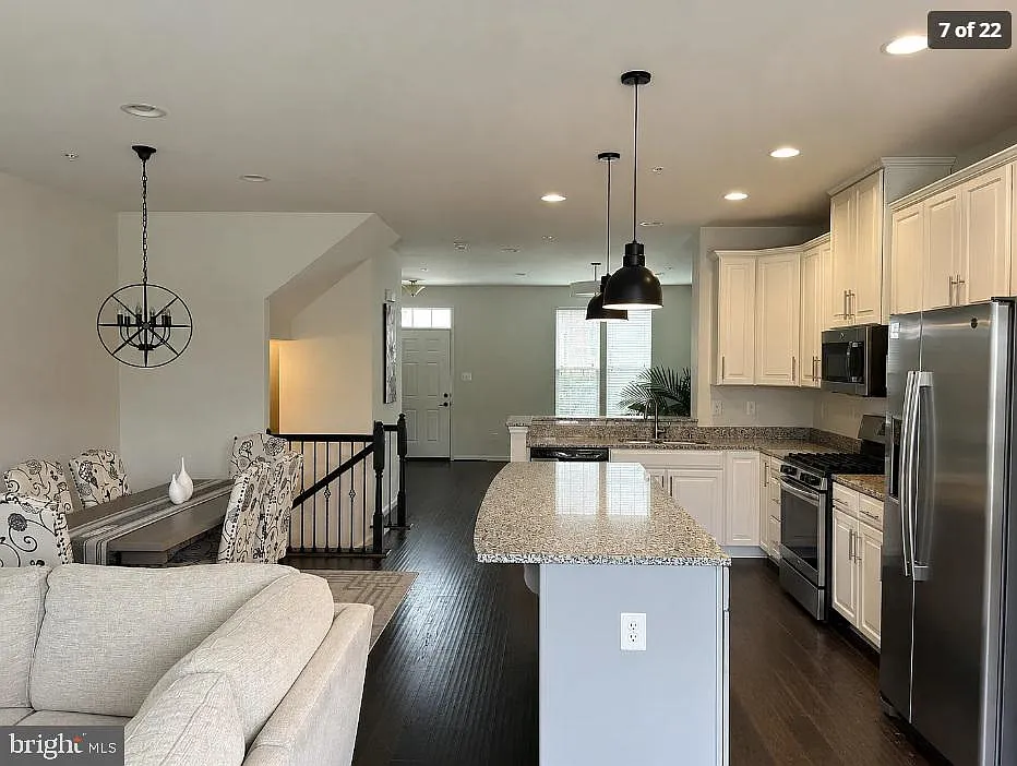 4 bed, 3.5 bath, 2080 sqft, $2,796 — Photo 3