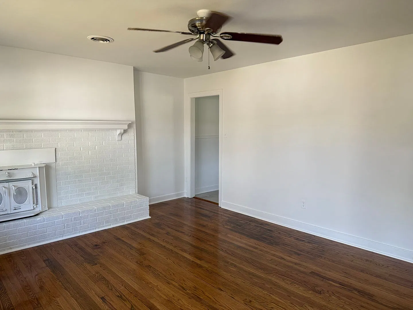 Chesterfield - Remolded 2 Bedroom, 1 Bath — Photo 3