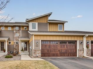 637 Hideaway Ln, Woodbury, MN 55129