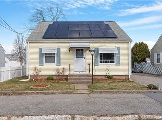 78 Stearns St, Pawtucket, RI 02861