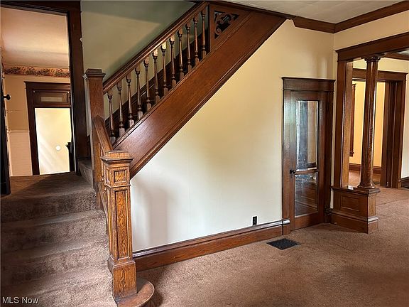 5th image of 743 Moorehead Ave
