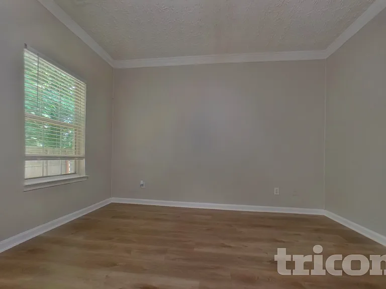 411 Clearstream Ln — Photo 2