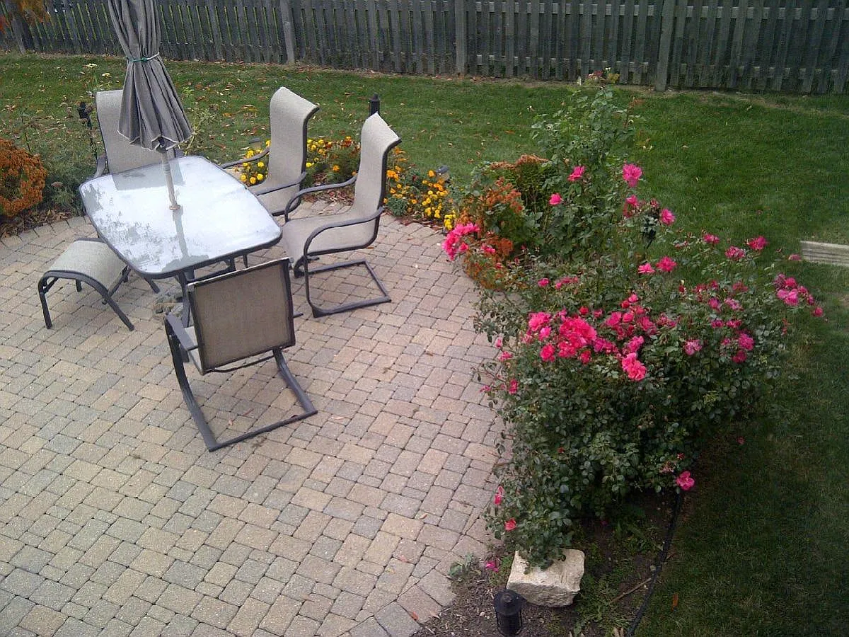 1570 Glenside Drive — Photo 3