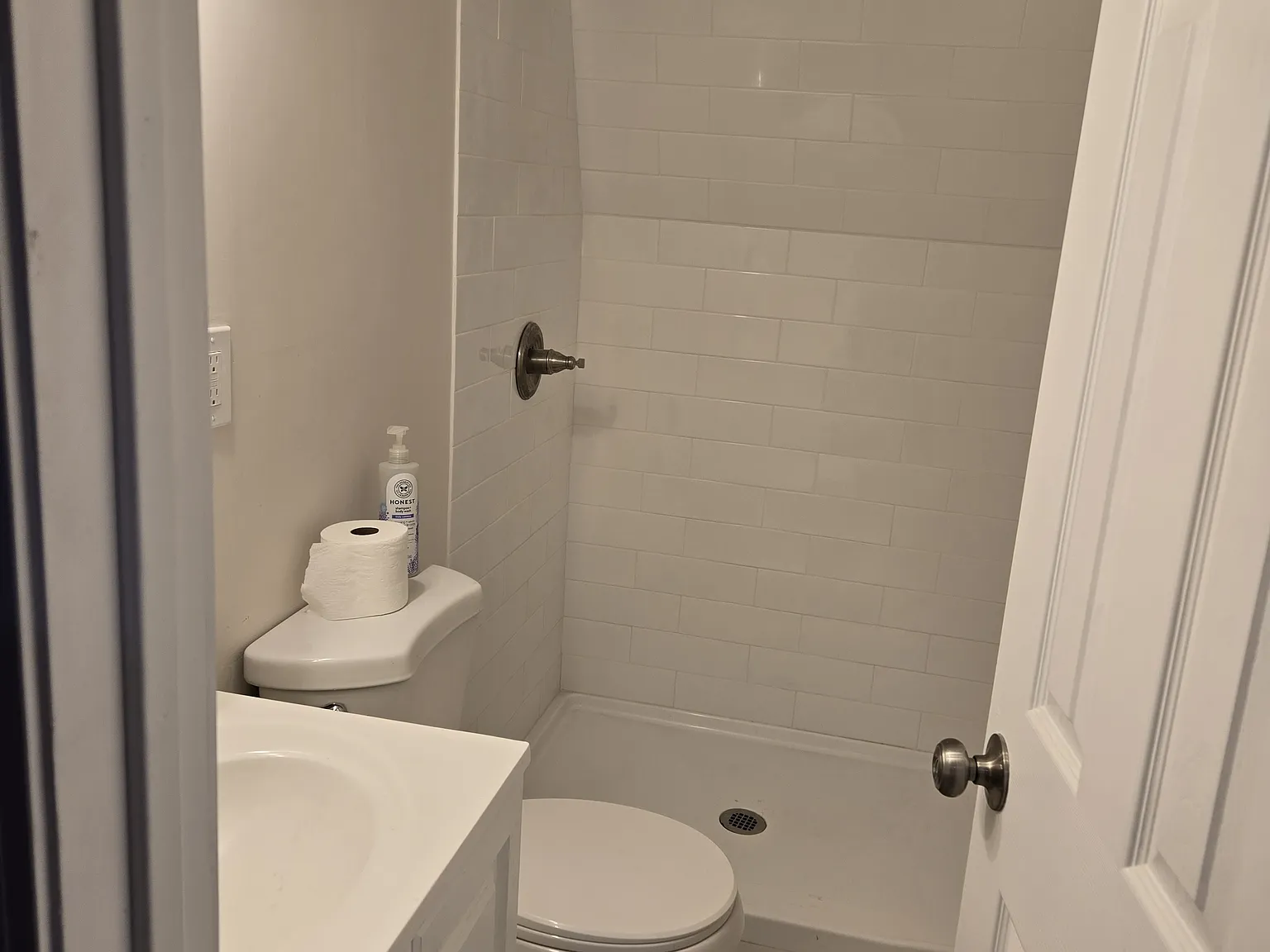 3 bed, 1100 sqft, $2,900 — Photo 2