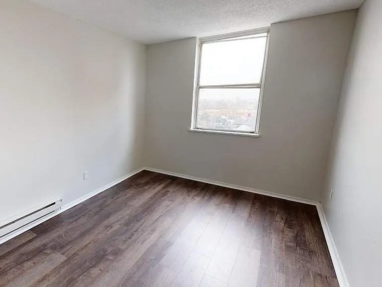 780 Ouellette Ave — Photo 6
