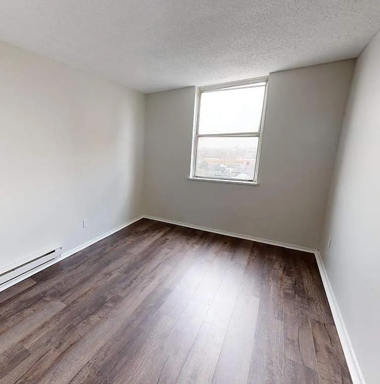 Photo 2 of 7 - 780 Ouellette Ave #58 - Windsor, ON Building Photo - 780 Ouellette Ave #58