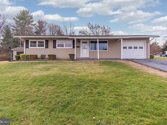 3rd image of 1207 Outer Dr