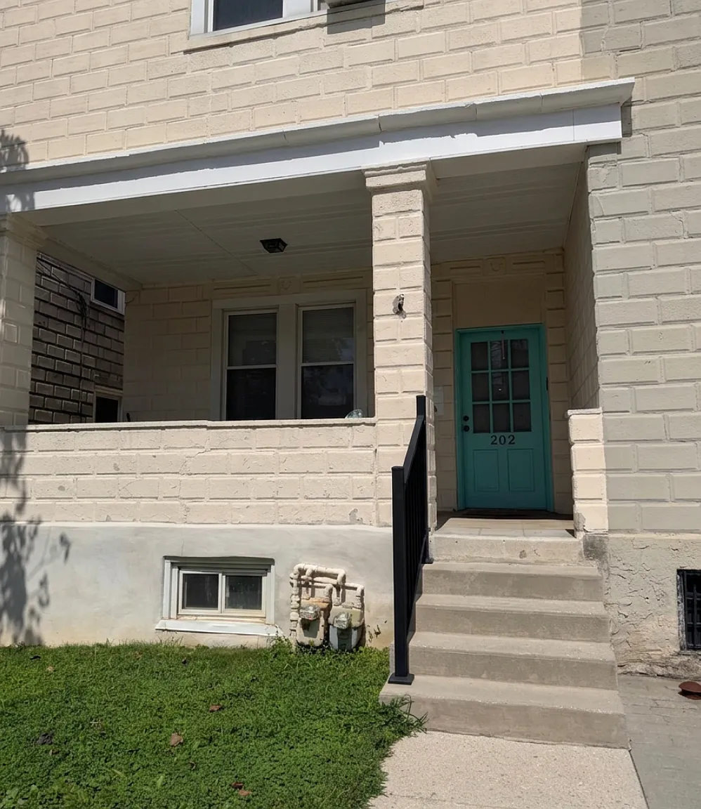 2 bed, 900 sqft, $1,800 — Photo 1