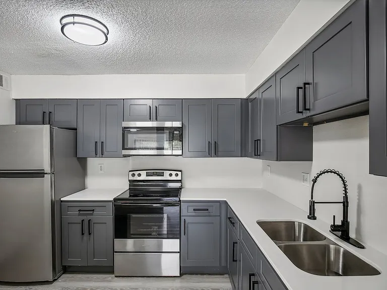 Rosehill Pointe — Photo 39