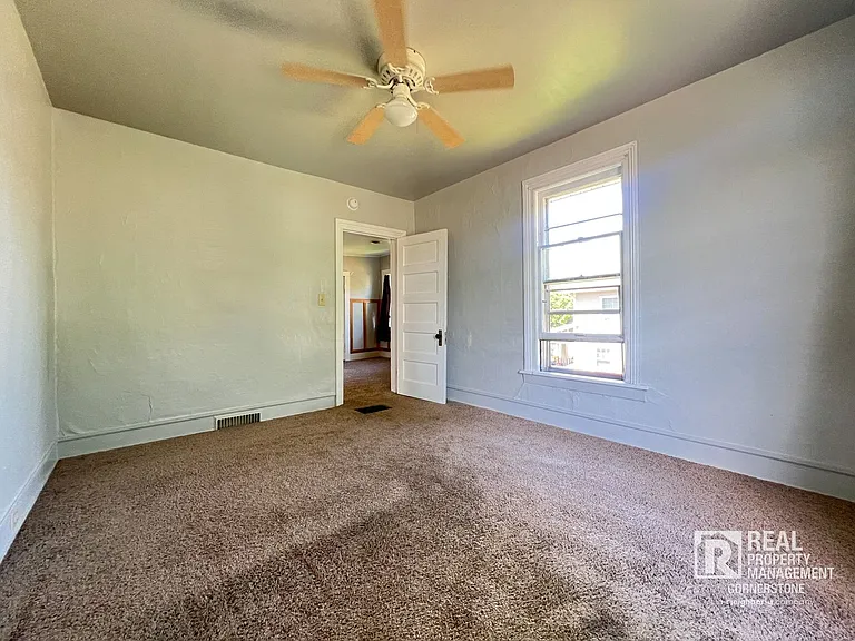 709 W Willard St — Photo 5