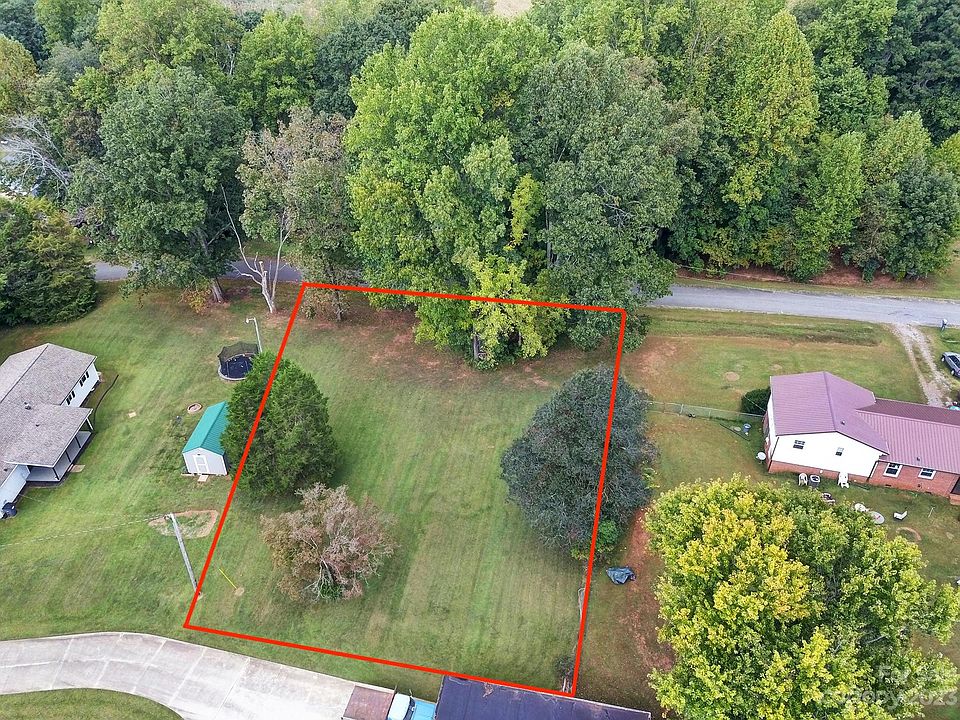 1st image of 827 Flint Dr