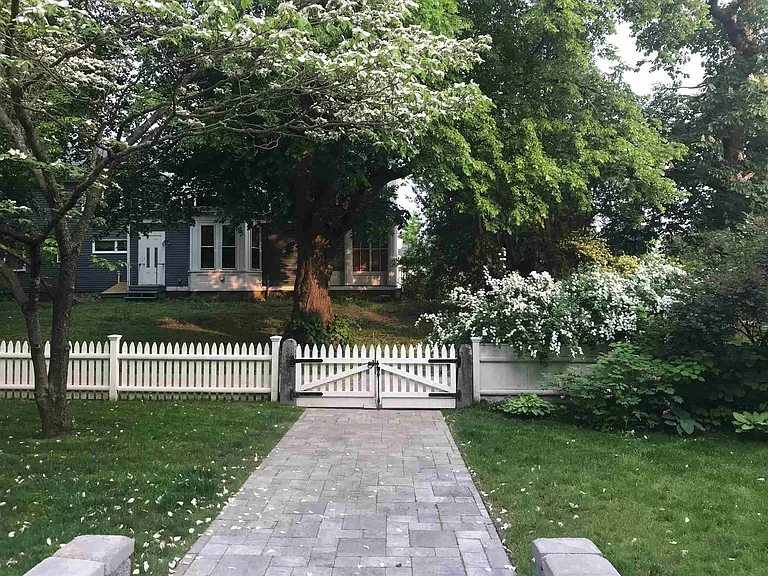 11 Chestnut St — Photo 3
