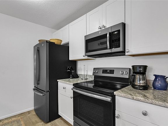 3rd image of 1 Plantation Dr APT 103