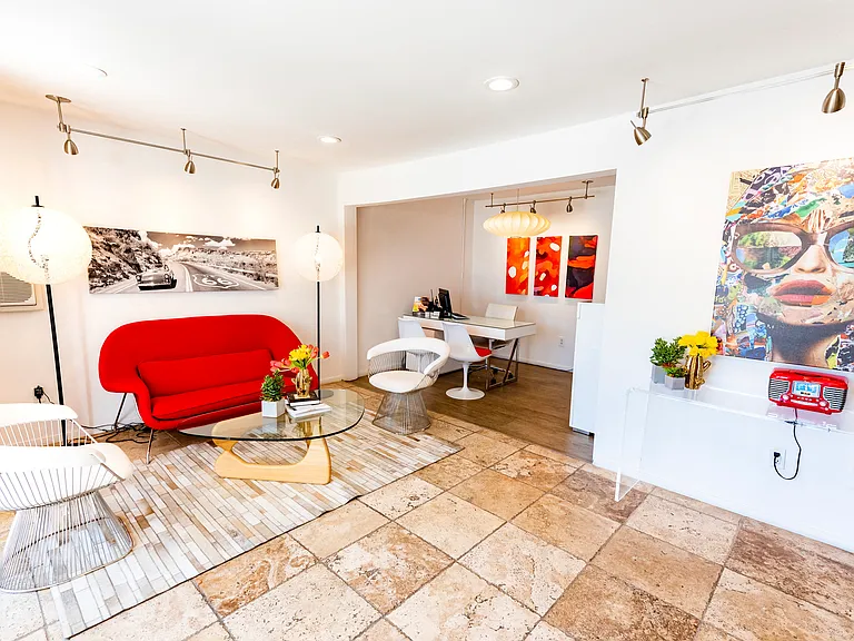 Leasing Center