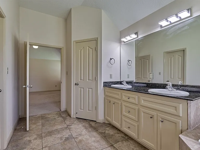 13511 Summer Hill Dr — Photo 10